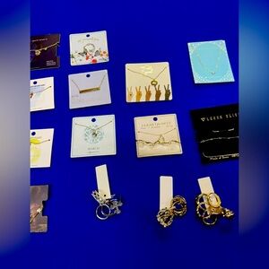 Wholesale Lot of 18 Mix Fashion Jewelry Necklaces, Earrings,chokers, Rings Lot